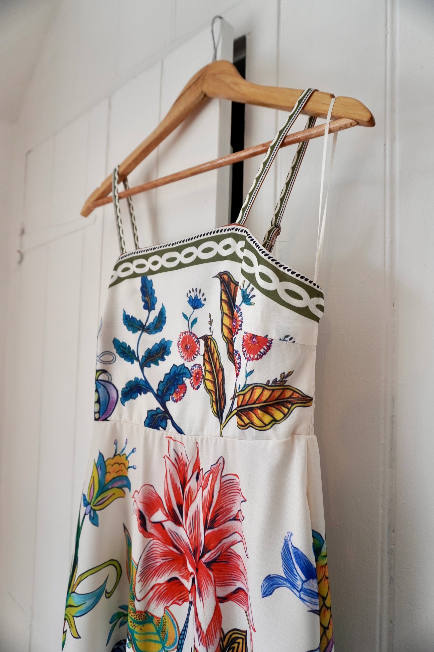 Stella Morgan Tropical Floral Print Cami Strap Maxi Dress