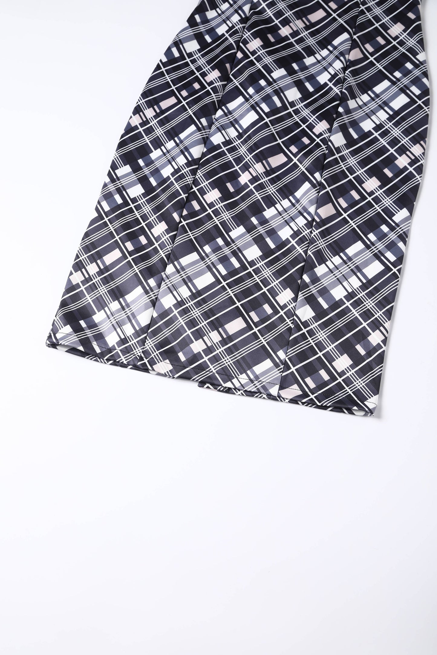 Toni Fitted Collared Vintage Dress in Black & White Tartan
